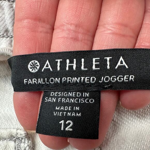 Athleta Pants Womens 12 Gray Camo Farallon Printed Jogger Sweatpants Comfort Gym - Picture 6 of 13